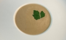 Topinambur-Walnuss Creme Suppe